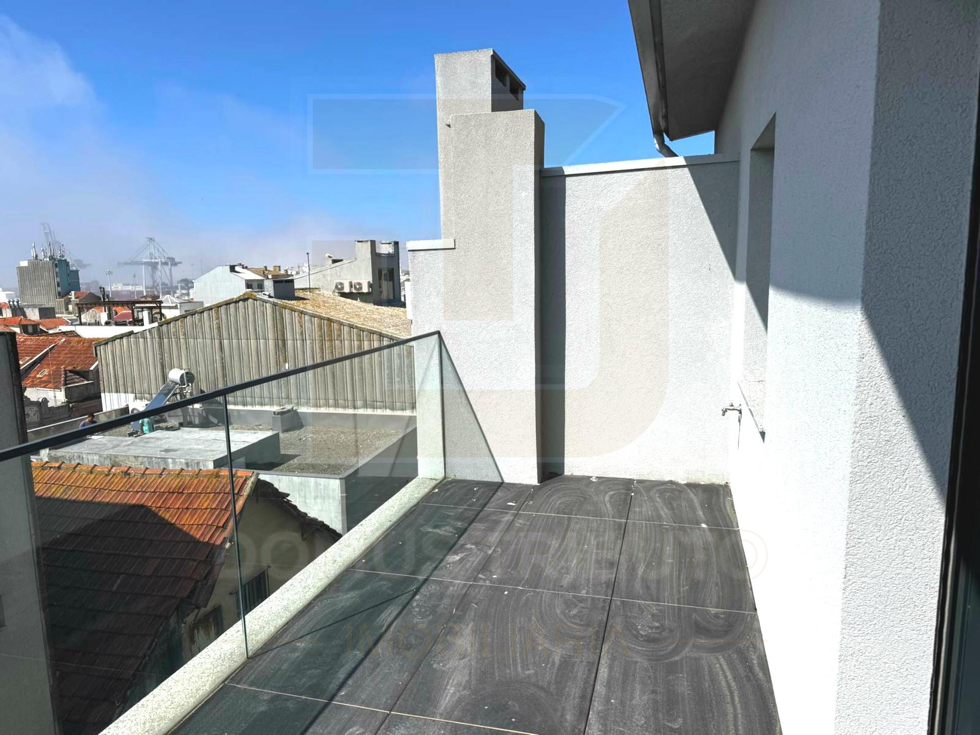Apartamento T0+1 Recuado, Novo, com Terraço e Vista Mar – Brito Capelo, Matosinhos