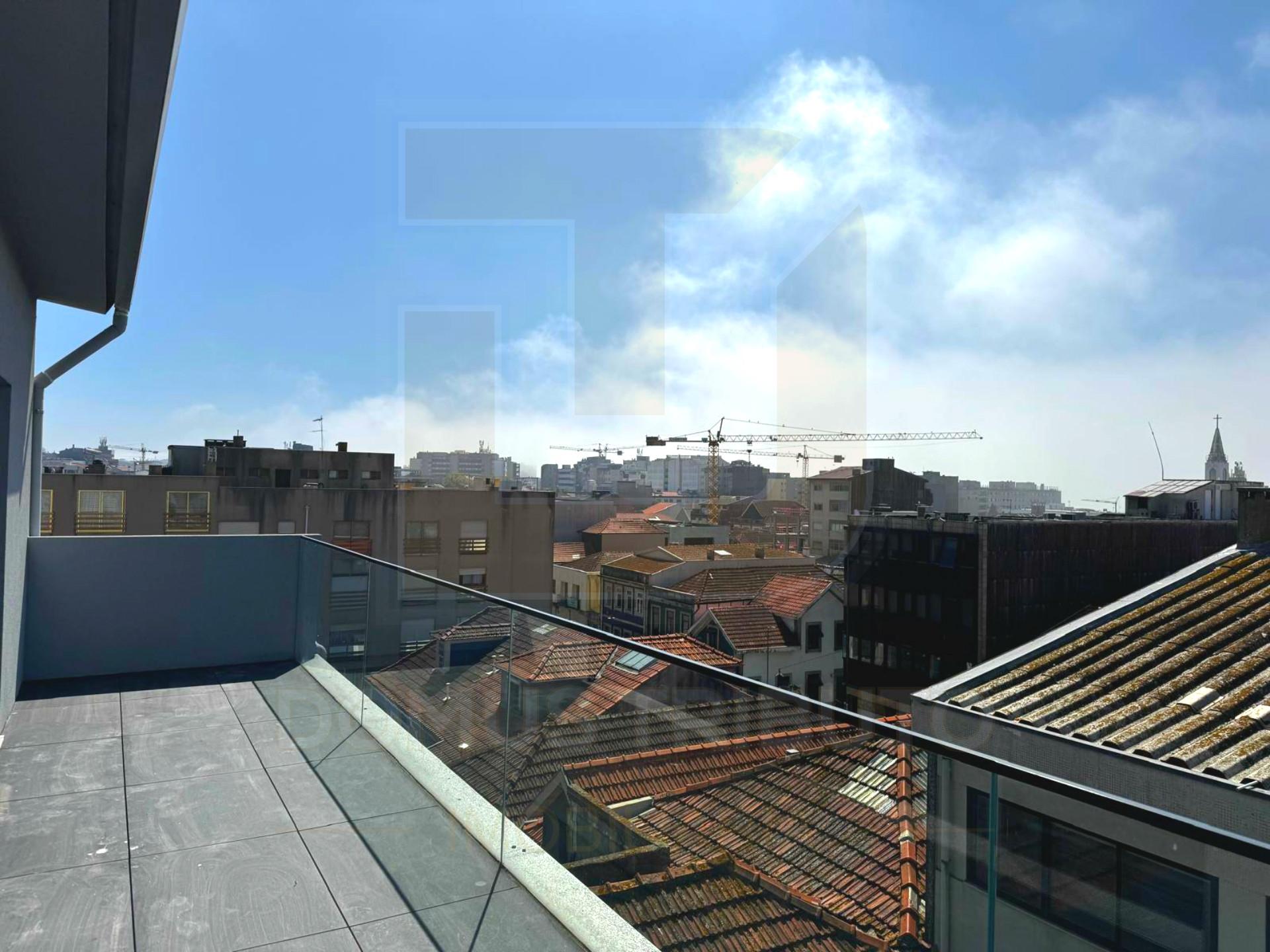 Apartamento T0+1 Recuado, Novo, com Terraço e Vista Mar – Brito Capelo, Matosinhos