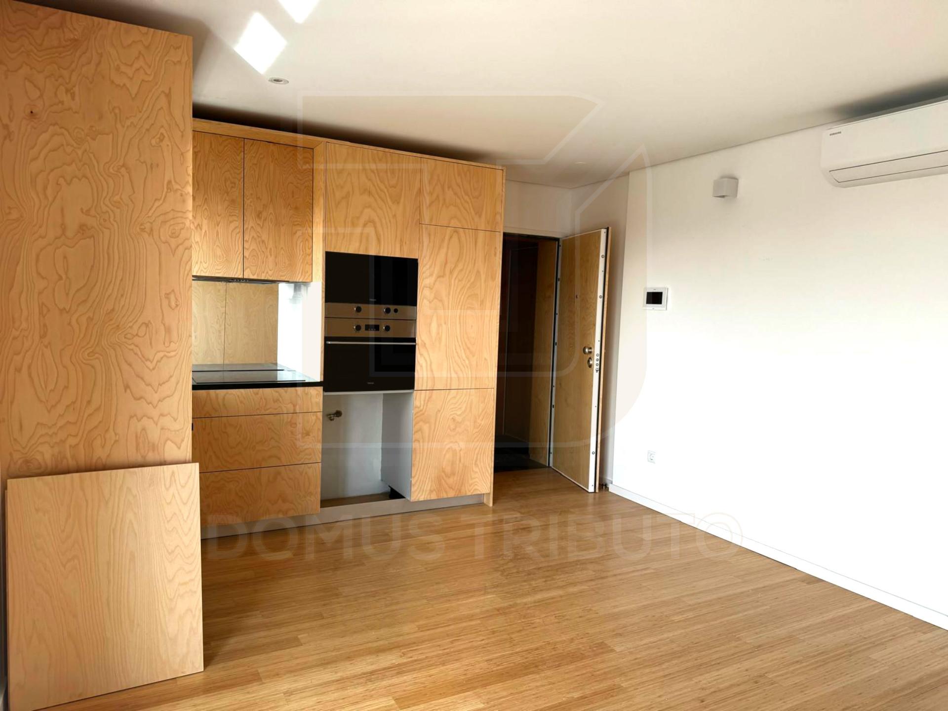 Apartamento T0+1 Recuado, Novo, com Terraço e Vista Mar – Brito Capelo, Matosinhos