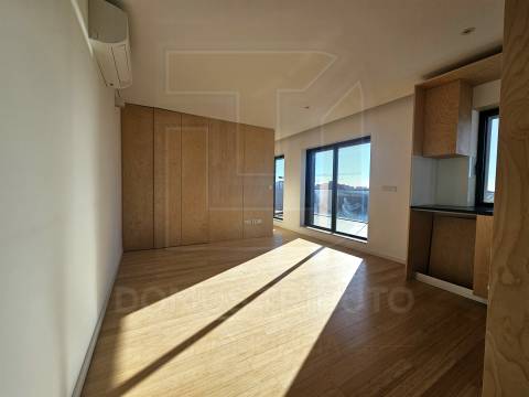 Apartamento T0+1 Recuado, Novo, com Terraço e Vista Mar – Brito Capelo, Matosinhos