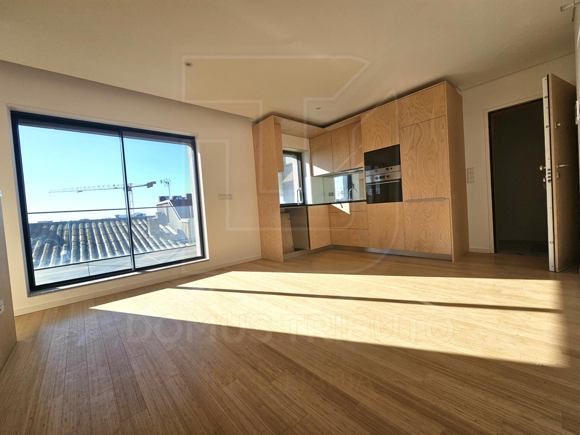 Apartamento T0+1 Recuado, Novo, com Terraço e Vista Mar – Brito Capelo, Matosinhos