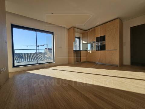 Apartamento T0+1 Recuado, Novo, com Terraço e Vista Mar – Brito Capelo, Matosinhos