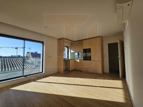 Apartamento T0+1 Recuado, Novo, com Terraço e Vista Mar – Brito Capelo, Matosinhos