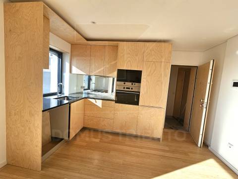 Apartamento T0+1 Recuado, Novo, com Terraço e Vista Mar – Brito Capelo, Matosinhos