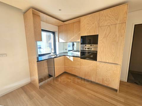 Apartamento T0+1 Recuado, Novo, com Terraço e Vista Mar – Brito Capelo, Matosinhos