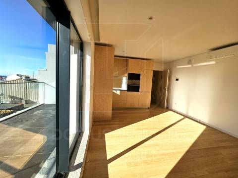 Apartamento T0+1 Recuado, Novo, com Terraço e Vista Mar – Brito Capelo, Matosinhos