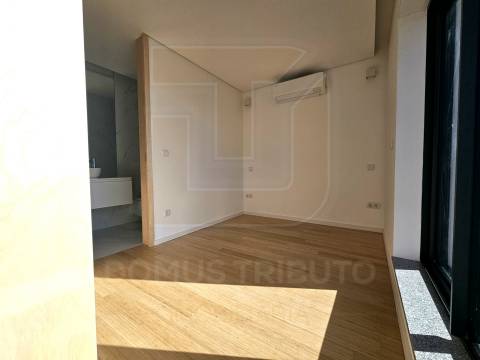 Apartamento T0+1 Recuado, Novo, com Terraço e Vista Mar – Brito Capelo, Matosinhos