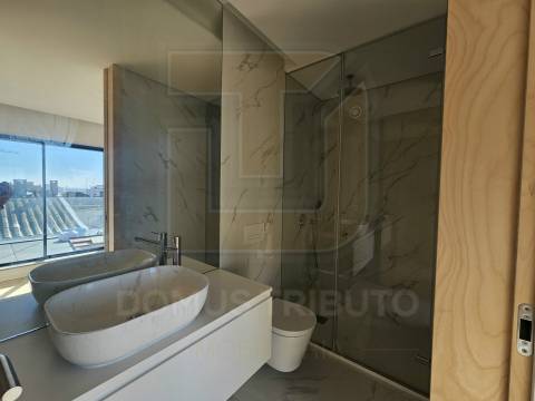 Apartamento T0+1 Recuado, Novo, com Terraço e Vista Mar – Brito Capelo, Matosinhos