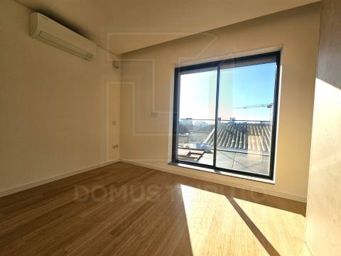 Apartamento T0+1 Recuado, Novo, com Terraço e Vista Mar – Brito Capelo, Matosinhos