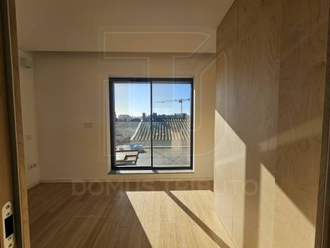 Apartamento T0+1 Recuado, Novo, com Terraço e Vista Mar – Brito Capelo, Matosinhos