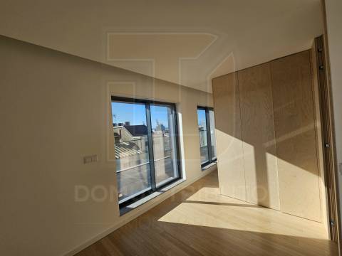 Apartamento T0+1 Recuado, Novo, com Terraço e Vista Mar – Brito Capelo, Matosinhos