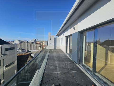 Apartamento T0+1 Recuado, Novo, com Terraço e Vista Mar – Brito Capelo, Matosinhos