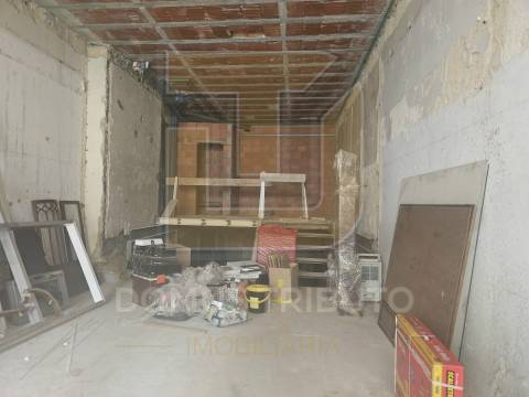 Loja com 3 Pisos no Coração de Matosinhos - Zona Histórica e Comercial