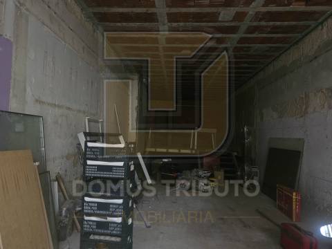 Loja com 3 Pisos no Coração de Matosinhos - Zona Histórica e Comercial