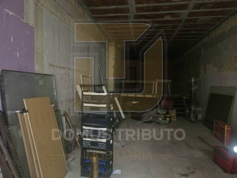 Loja com 3 Pisos no Coração de Matosinhos - Zona Histórica e Comercial