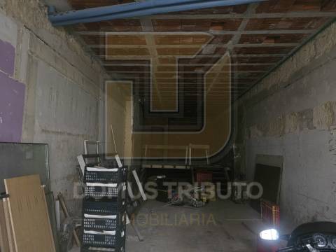 Loja com 3 Pisos no Coração de Matosinhos - Zona Histórica e Comercial