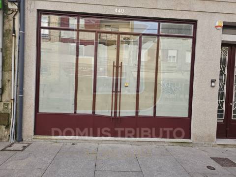Loja com 3 Pisos no Coração de Matosinhos - Zona Histórica e Comercial