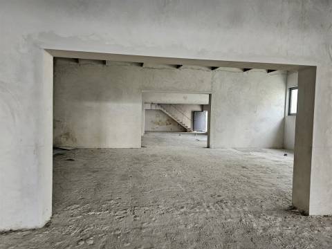 Loja para Arrendamento em plena Rua Brito Capelo, junto ao Metro - Matosinhos