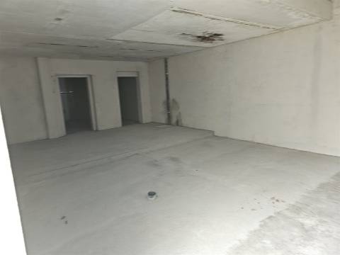 Loja para Arrendamento em plena Rua Brito Capelo, junto ao Metro - Matosinhos