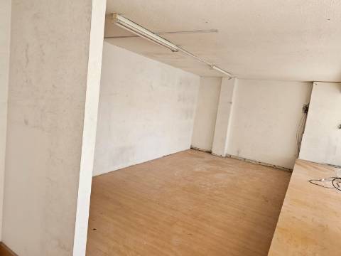 Loja para Arrendamento no Centro Histórico de Matosinhos – Rua Brito Capelo