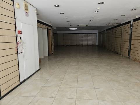 Loja para Arrendamento no Centro Histórico de Matosinhos – Rua Brito Capelo