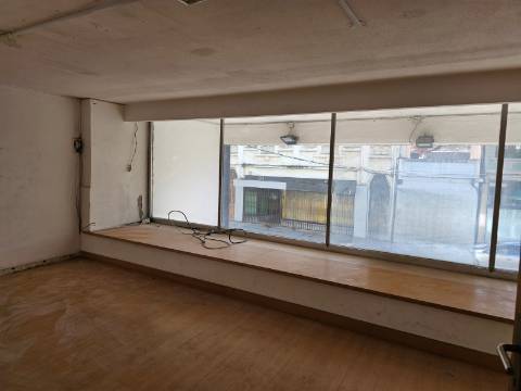 Loja para Arrendamento no Centro Histórico de Matosinhos – Rua Brito Capelo