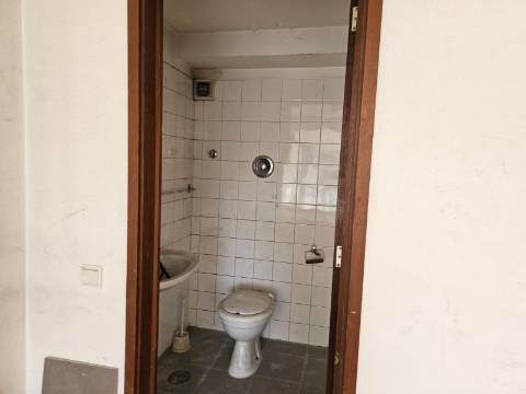 Loja para Arrendamento no Centro Histórico de Matosinhos – Rua Brito Capelo