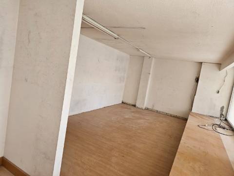 Loja para Arrendamento no Centro Histórico de Matosinhos – Rua Brito Capelo