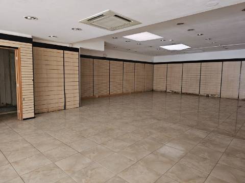 Loja para Arrendamento no Centro Histórico de Matosinhos – Rua Brito Capelo