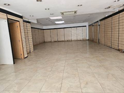 Loja para Arrendamento no Centro Histórico de Matosinhos – Rua Brito Capelo