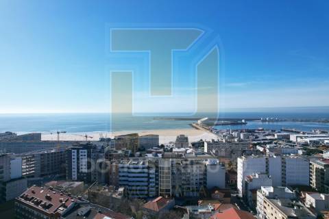 Apartamento T1, de Luxo, vistas de mar a 100metros da Praia de Matosinhos