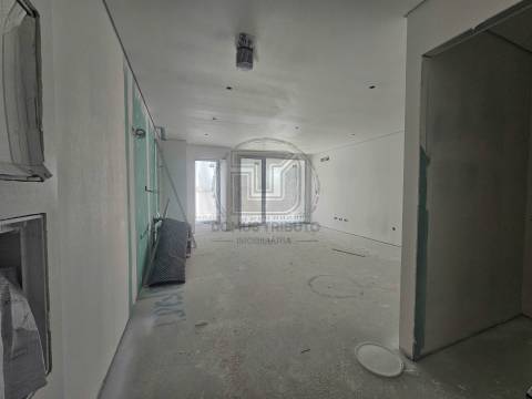 Apartamento T1+1 com Varanda e Lugar de Garagem, Águas Santas, Maia