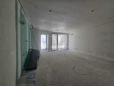 Apartamento T1+1 com Varanda e Lugar de Garagem, Águas Santas, Maia