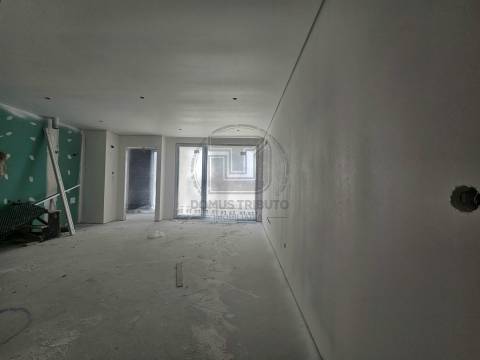 Apartamento T1+1 com Varanda e Lugar de Garagem, Águas Santas, Maia