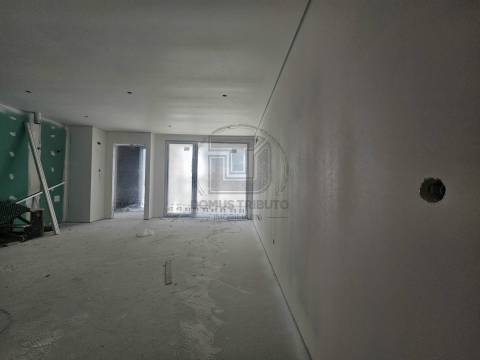 Apartamento T1+1 com Varanda e Lugar de Garagem, Águas Santas, Maia