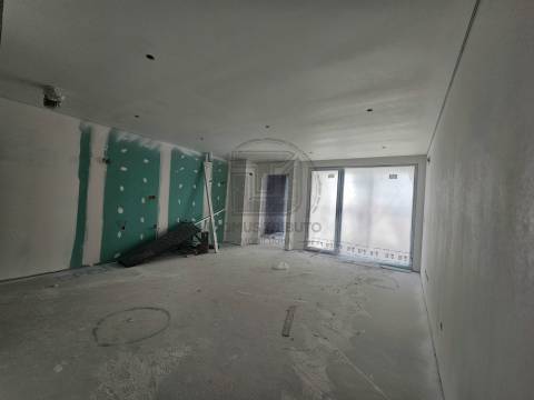 Apartamento T1+1 com Varanda e Lugar de Garagem, Águas Santas, Maia