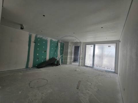 Apartamento T1+1 com Varanda e Lugar de Garagem, Águas Santas, Maia