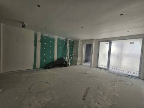 Apartamento T1+1 com Varanda e Lugar de Garagem, Águas Santas, Maia