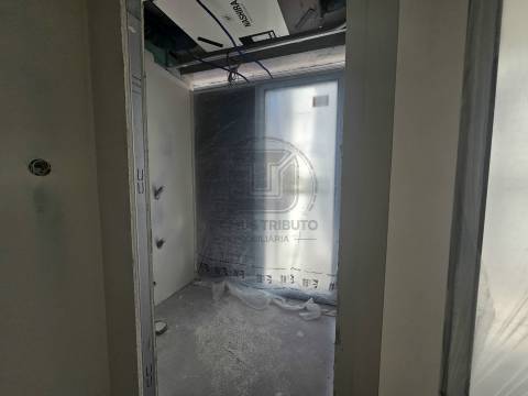 Apartamento T1+1 com Varanda e Lugar de Garagem, Águas Santas, Maia