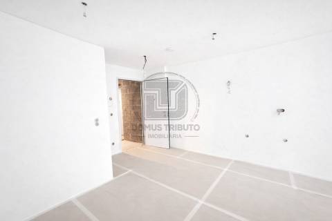 Apartamento T1+1 com Varanda e Lugar de Garagem, Águas Santas, Maia