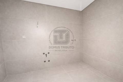 Apartamento T1+1 com Varanda e Lugar de Garagem, Águas Santas, Maia