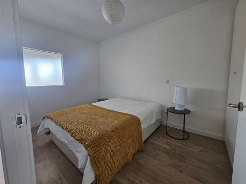 Atelier Mobilado e Equipado, Convertido em Apartamento T0+2, Matosinhos Mercado