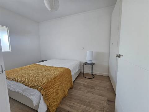 Atelier Mobilado e Equipado, Convertido em Apartamento T0+2, Matosinhos Mercado