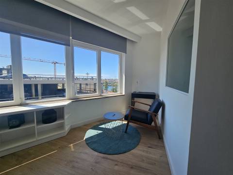 Atelier Mobilado e Equipado, Convertido em Apartamento T0+2, Matosinhos Mercado