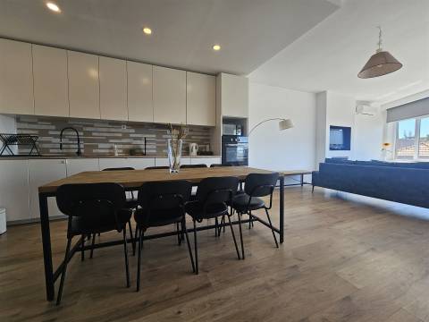 Atelier Mobilado e Equipado, Convertido em Apartamento T0+2, Matosinhos Mercado