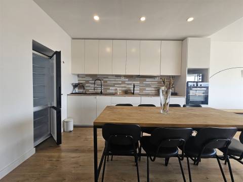 Atelier Mobilado e Equipado, Convertido em Apartamento T0+2, Matosinhos Mercado