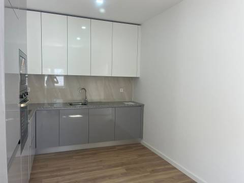 Moradia V1 Totalmente Reabilitada em Rio Tinto