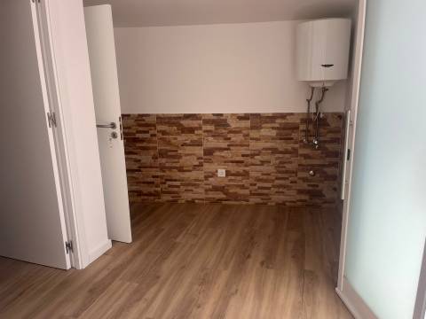 Moradia V1 Totalmente Reabilitada em Rio Tinto