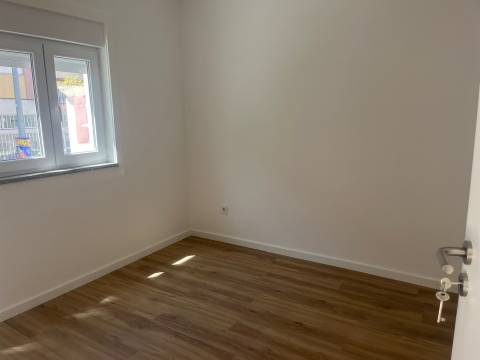 Moradia V1 Totalmente Reabilitada em Rio Tinto