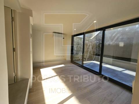 Apartamento T0+1 com Terraço, Novo, junto ao Mercado de Matosinhos